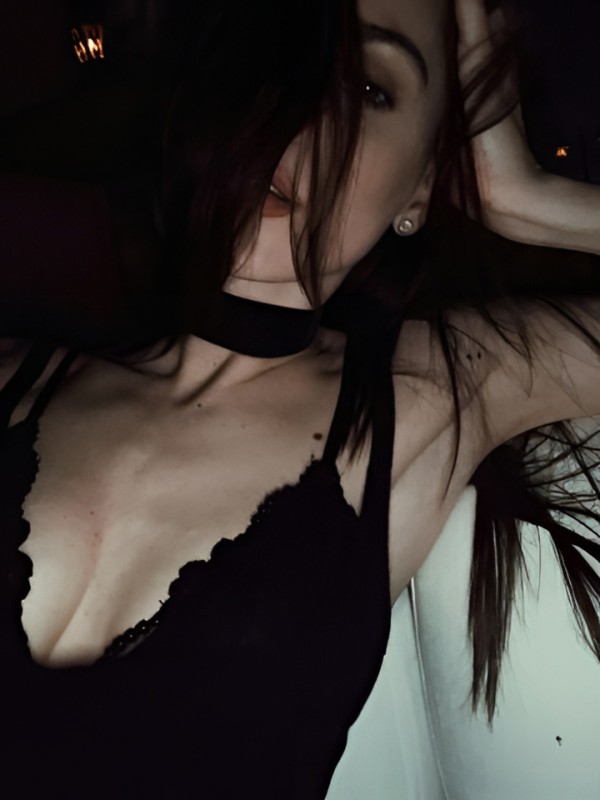 Ярослава привлекательная девушка из Котласа цена от 4000 руб