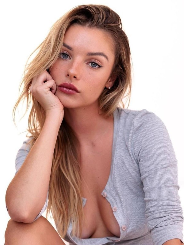 Оля привлекательная девушка из Котласа цена от 6000 руб